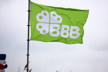 Hollanda, Mart 2023 'te BBB partisi için Hollanda' da yapılacak il ve su yönetim kurulu seçimlerinin seçim afişleriyle birlikte. BBB (BoerBurger Beweging) Hollanda 'daki kızgın çiftçilerden geliyor.