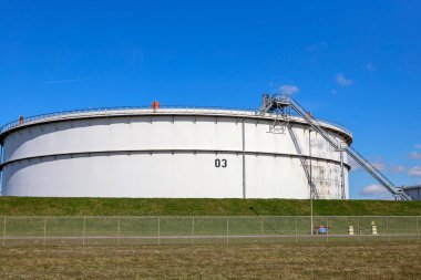 Hollanda 'daki Rotterdam limanının bir parçası olarak Europoort' taki BP rafinerisi