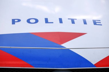 Hollanda polisinin Hollanda 'daki devriye arabasının logosu ve çizgileri