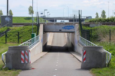 Zuidplaspolder 'daki Vijfde Tochweg' deki tünel Hollanda 'da yeni bir köyün doğacağı yer.