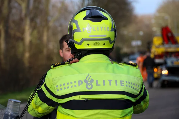 Hollanda Polisinin Logosu Çizgileri Hollanda Daki Motor Subayı Miğferi Ceketinde — Stok fotoğraf