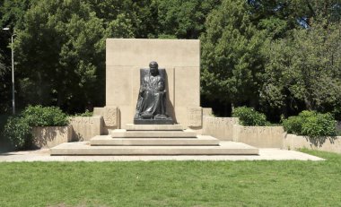 Kraliçe Ana Emma 'nın Hollanda' daki Lahey 'deki Jozef İsrail' deki heykeli.