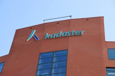 Hollanda 'daki Maarten Meesweg' de Rotterdam Alexander 'daki A20 boyunca Kadaster ofisi.