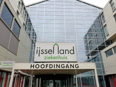 Hollanda 'daki Capelle aan den IJssel' deki IJsselland Hastanesi 'nin ana girişi.