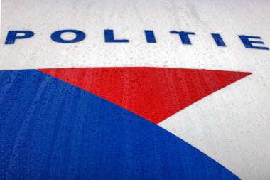 Hollanda 'da Hollanda polisi (politie) arabasının logosu ve şeridi