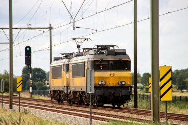 NS Alsthom 1700 lokasyon 1750 ve 1752 Hollanda Moordrecht demiryolu pistinde