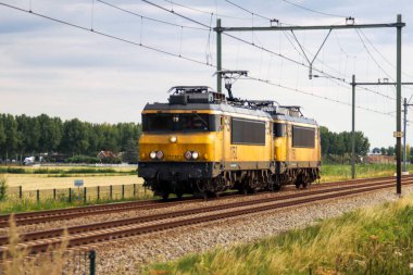 NS Alsthom 1700 lokasyon 1750 ve 1752 Hollanda Moordrecht demiryolu pistinde