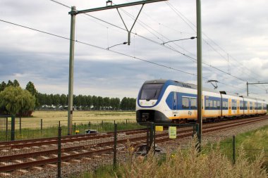 Hollanda 'daki Moordrecht' te SLT banliyö trenine gidiliyor.