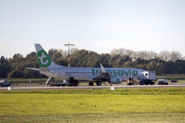 Transavia Havayolları PH-HZE Boeing 737 NG Rotterdam önlüğü Hollanda 'daki Lahey Havaalanı