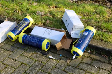  Niewerkerk aan den IJssel 'de balonlarla sokakta bırakılan eğlence amaçlı uyuşturucu kullanımı için azot oksit veya gülme gazı silindiri