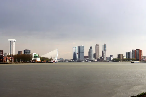 Vista Sobre Nieuwe Maas Con Horizonte Rotterdam Los Países Bajos — Foto de Stock