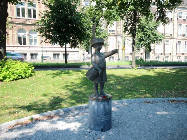 Standbeeld Van Jantje Uit Het Liedje Den Haag Woont Een — Stockfoto