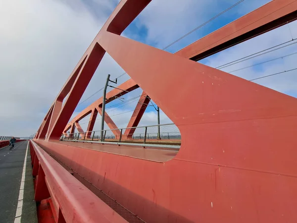 Rote Stahlbrücke Namens Hanzeboog Über Die Ijssel Zwischen Hattem Und — Stockfoto