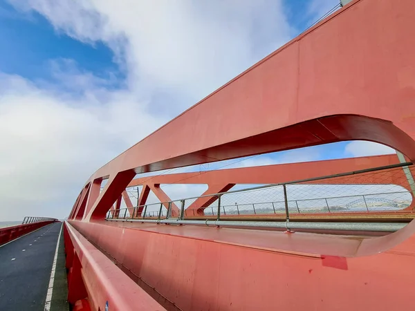 Rote Stahlbrücke Namens Hanzeboog Über Die Ijssel Zwischen Hattem Und — Stockfoto