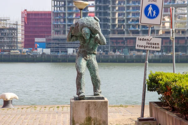 Socha Přístavního Dělníka Nábřeží Wilheminahaven Kop Van Zuid Rotterdamu Nizozemsku — Stock fotografie