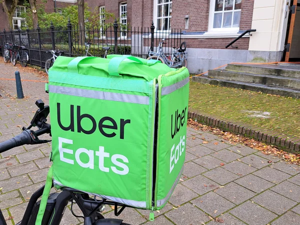 Dostawa Rowerów Uber Jedzenie Usługi Dostawy Posiłków Hadze Holandii — Zdjęcie stockowe