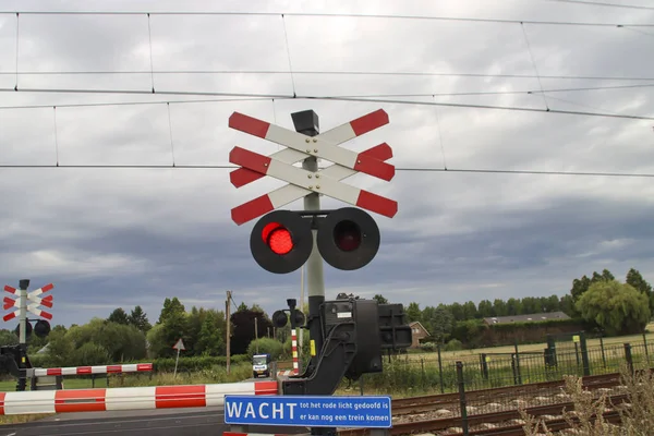 Hollanda Nın Moordrecht Kentindeki Demiryolu Geçidinde Bariyerler Kırmızı Işıklar — Stok fotoğraf
