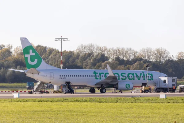 Transavia Havayolları PH-HZE Boeing 737 NG Rotterdam önlüğü Hollanda 'daki Lahey Havaalanı