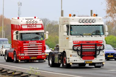 Hollanda 'nın güneyindeki Retro Truck Tour' a Retro kamyonlar katılıyor