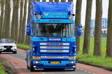 Hollanda 'nın güneyindeki Retro Truck Tour' a Retro kamyonlar katılıyor