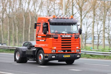 Hollanda 'nın güneyindeki Retro Truck Tour' a Retro kamyonlar katılıyor