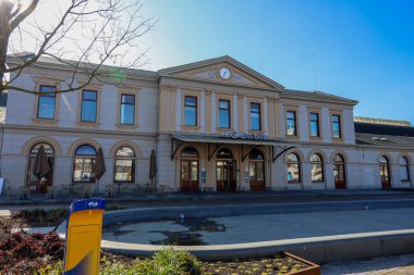 Hollanda 'daki yenilenmeden sonra tren istasyonu zwolle' un ön binası