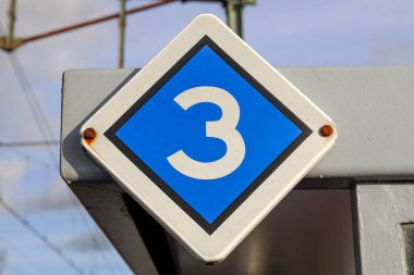 Hollanda 'daki Nieuwerkerk aan den IJssel tren istasyonundaki tren sürücüleri için bilgi paneli