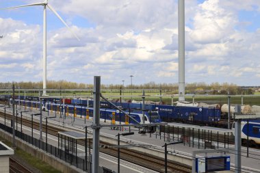 NS 'den Lage Zwaluwe tren istasyonu ve Hollanda' nın en kötü istasyonu olarak değerlendiriliyor.