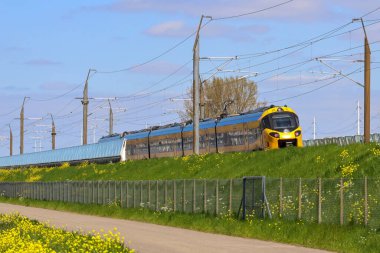 Hollanda 'da NS tarafından hizmet verilen Amsterdam ve Rotterdam arasındaki ICNG yüksek hız treninin test sürüşü
