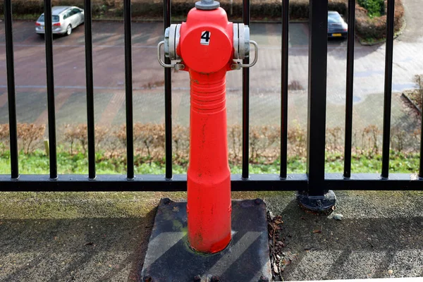 Hydrant Przeciwpożarowy Peronie Dworcu Kolejowym Nieuwerkerk Aan Den Ijssel Holandii — Zdjęcie stockowe