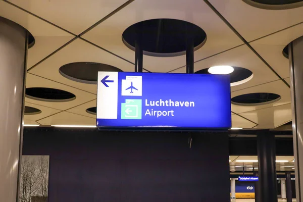 Skyltar Mot Schiphols Flygplats Vid Tunnelbanestationen Stam Airport Nederländerna — Stockfoto
