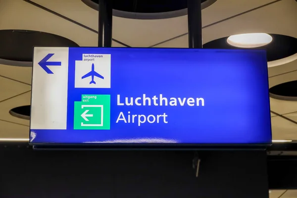 Признаки Аэропорта Схипхол Станции Метро Аэропорту Астаны Нидерландах — стоковое фото