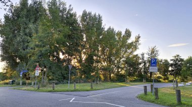 Hollanda 'nın Oud Verlaat kentindeki Zevenhuizerplas gölünün adı günbatımında verilmiştir.