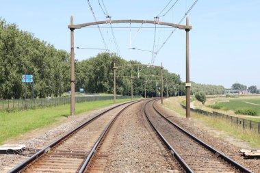 Hollanda 'da Dordrecht ve Breda arasındaki tren yolu.