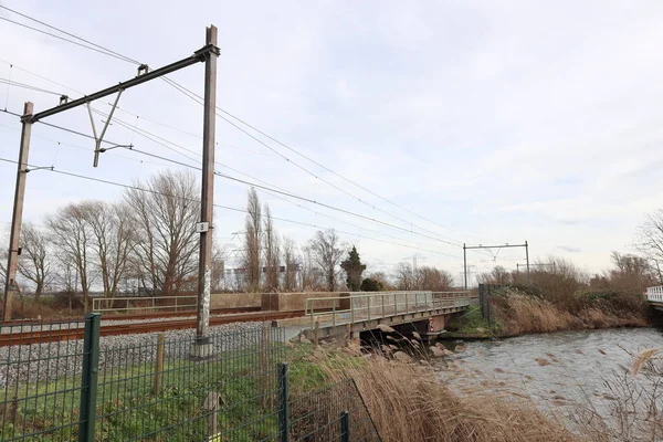グーダ ニーウヴェルケルク間のオランダの鉄道線路 Aan Den Ijssel — ストック写真