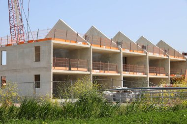 Hollanda 'da Zevenhuizen yakınlarında Zuidplaspolder' da inşa edilen evlerin beton kabuğu