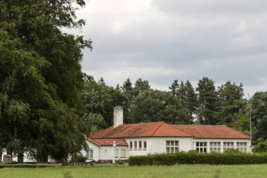 Tongeren 'deki Le Chevalier Okulu Hollanda' da zengin bir adam tarafından kuruldu.