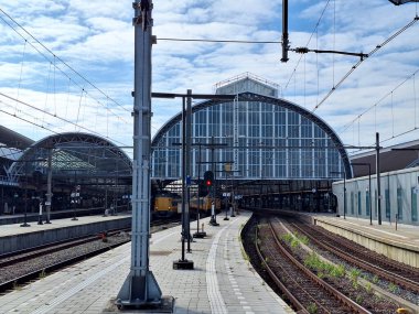 Hollanda 'daki Amsterdam Merkez İstasyonu' nda ICM şehirler arası trenleri bekliyor.