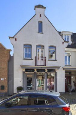 Hollanda 'nın Nieuwerkerk aan den IJssel kentinin eski merkezindeki (dorpsstraat) binalar