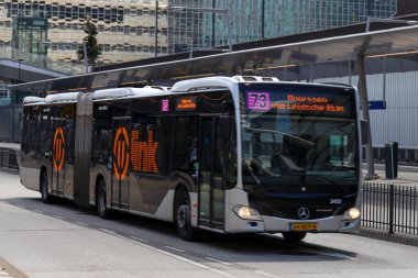 Hollanda 'nın Utrecht kentindeki Gri bölgesel U-OV otobüsü