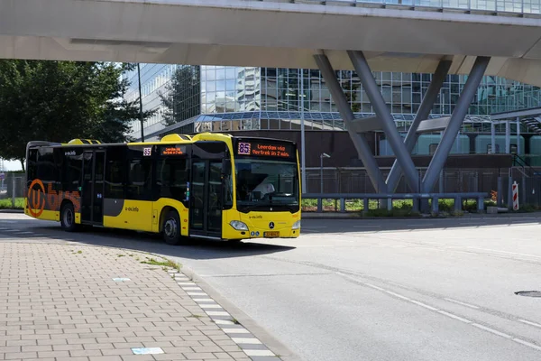 Stadtbus Gelber Farbe Von Qbuzz Utrecht Den Niederlanden — Stockfoto