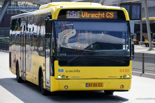 Міський Автобус Жовтого Кольору Керований Qbuzz Утрехті Нідерланди — стокове фото