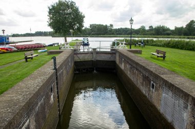 Zevenhuizen 'de Rotte Nehri ve Ring Chanel Zuidplaspolder arasındaki Sluice Zevenhuizer Verlaat