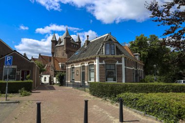 Hollanda 'nın Hanseatik kenti Hatem' de kapı ve hendekli ortaçağ binaları