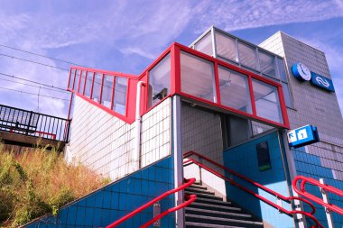 Nieuwerkerk aan den IJssel tren istasyonu kötü durumda Hollanda 'da yenilenmeyi bekliyor