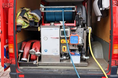 Hollanda 'daki Ouderkerk itfaiye ekibinin özel kobra kesicileri.