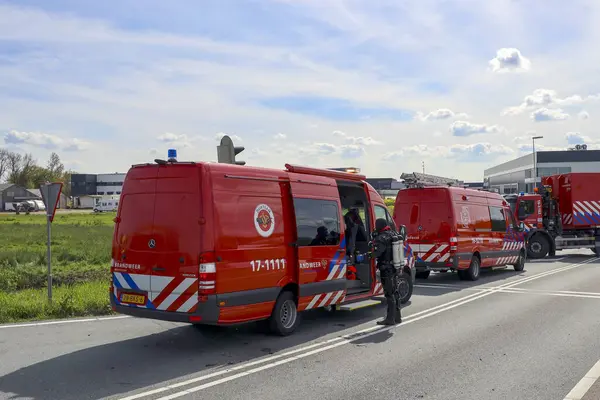 Capelle ve Gouda dalış ekipleri Hollanda, Waddinxveen 'deki düğün alayından araba kazası sırasında harekete geçtiler.