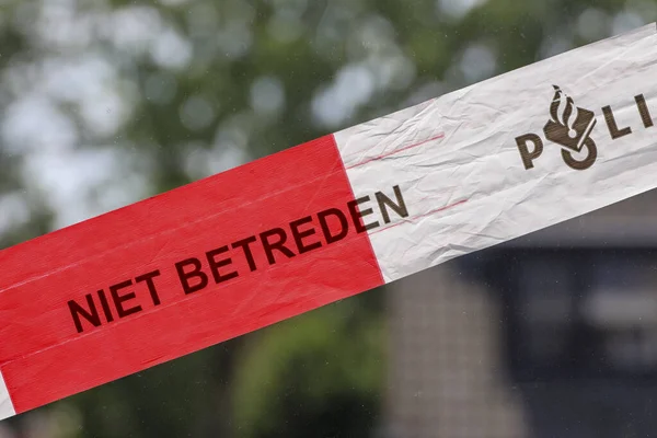 Rotes Und Weißes Band Der Niederländischen Polizei Politie Bei Vorfall lizenzfreie Stockbilder