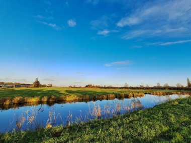 Zuidplas belediyesi ve COA, Nieuwerkerk aan den IJssel 'deki demiryolu bölgesindeki Zuidplasweg Bölgesi için 250-300 sığınmacı için idari bir anlaşmaya vardı..