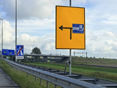 Hollanda 'da hastalık nedeniyle hayvan dolaşımını yasaklayan 